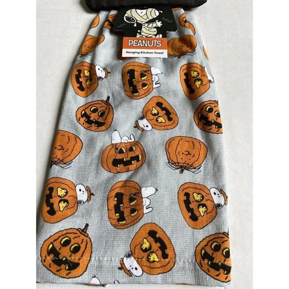 Peanuts Snoopy Halloween Trick Or Treat Hanging Towel‎